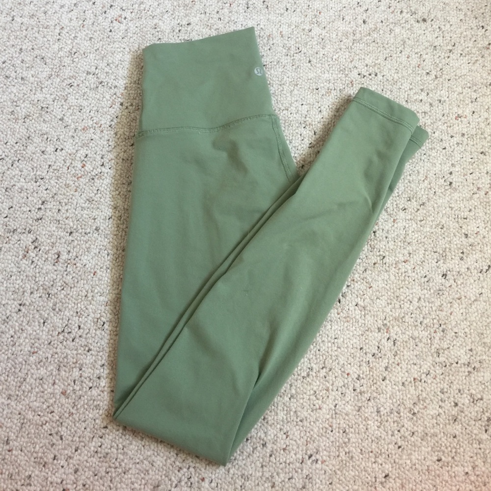 Green lululemon wunder under leggings